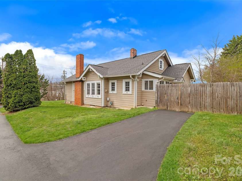 221 Summit Street, Asheville, NC 28803.  MLS# CAR4358791, YatesRealty ID 12726. 