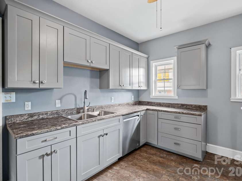 221 Summit Street, Asheville, NC 28803.  MLS# CAR4358791, YatesRealty ID 12726. 