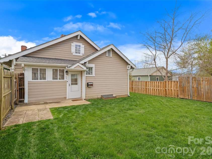 221 Summit Street, Asheville, NC 28803.  MLS# CAR4358791, YatesRealty ID 12726. 