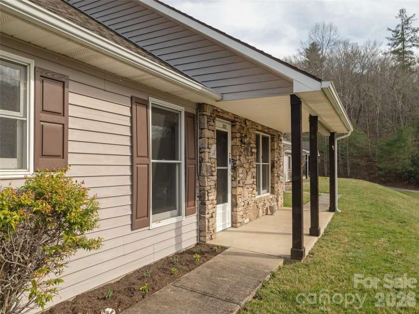 203 Rocky Mountain Way, Arden, NC 28704.  MLS# CAR4361121, YatesRealty ID 12729. 
