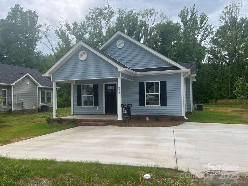 225 Baker Street, Rock Hill, SC 29730.  MLS# CAR4251127, YatesRealty ID 12729. 
