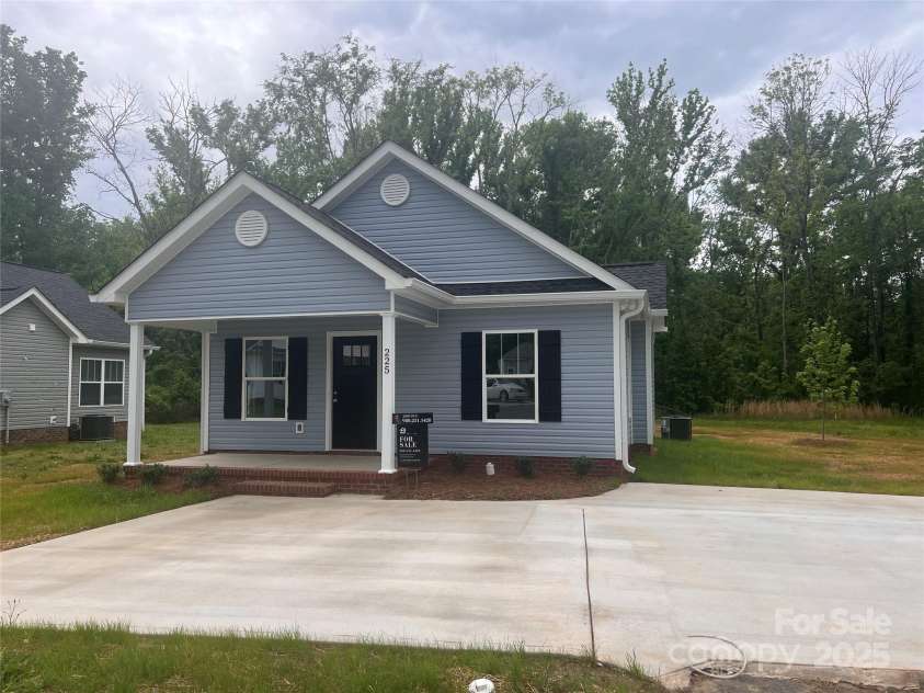 225 Baker Street, Rock Hill, SC 29730.  MLS# CAR4251127, YatesRealty ID 12729. 