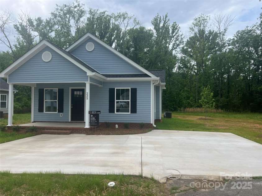 225 Baker Street, Rock Hill, SC 29730.  MLS# CAR4251127, YatesRealty ID 12729. 