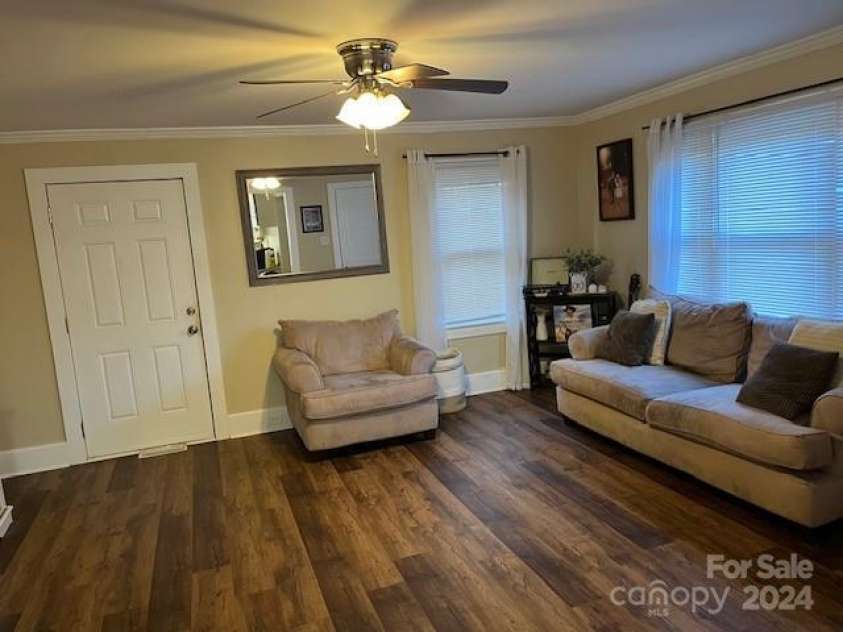 1001 End Avenue, Statesville, NC 28677.  MLS# CAR4203888, YatesRealty ID 1273. 