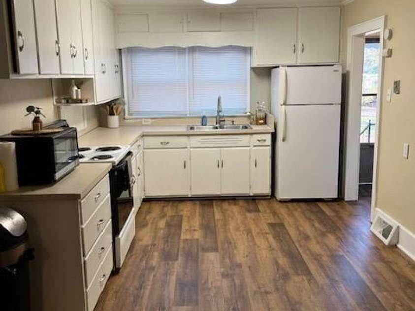 1001 End Avenue, Statesville, NC 28677.  MLS# CAR4203888, YatesRealty ID 1273. 