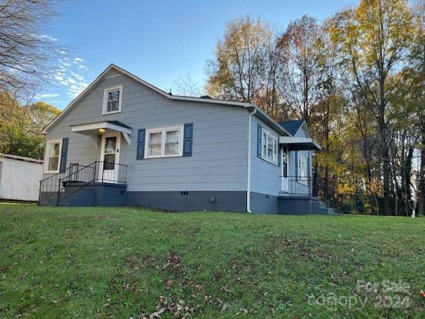 1001 End Avenue, Statesville, NC 28677.  MLS# CAR4203888, YatesRealty ID 1273. 