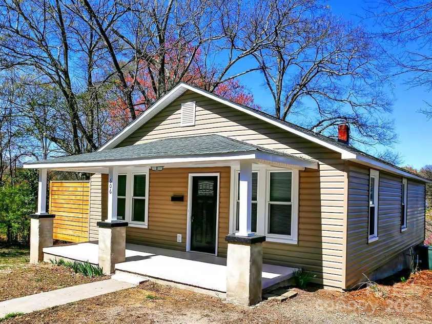 606 childs Street, Lincolnton, NC 28092.  MLS# CAR4327125, YatesRealty ID 1273. 