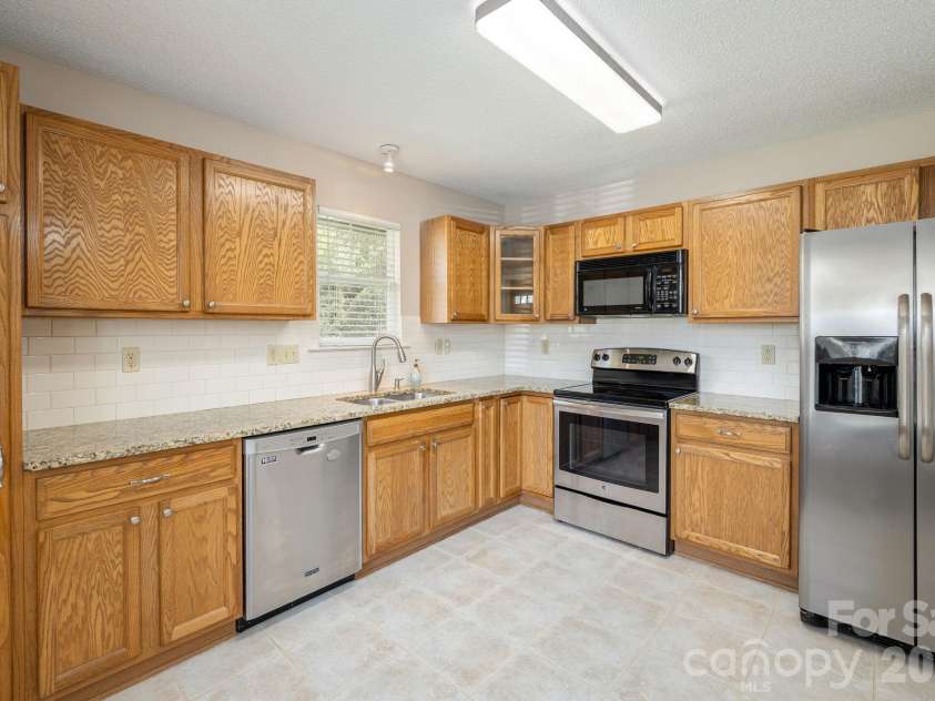501 Fox Den Court, Hendersonville, NC 28792.  MLS# CAR4361980, YatesRealty ID 12730. 