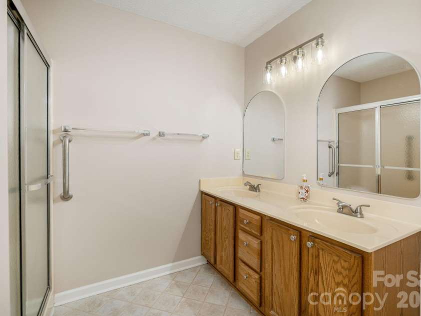 501 Fox Den Court, Hendersonville, NC 28792.  MLS# CAR4361980, YatesRealty ID 12730. 