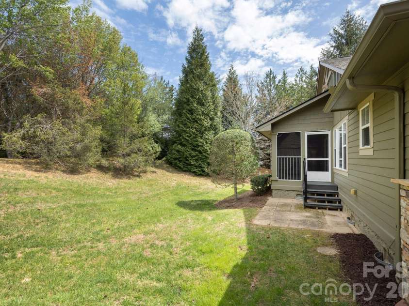 501 Fox Den Court, Hendersonville, NC 28792.  MLS# CAR4361980, YatesRealty ID 12730. 