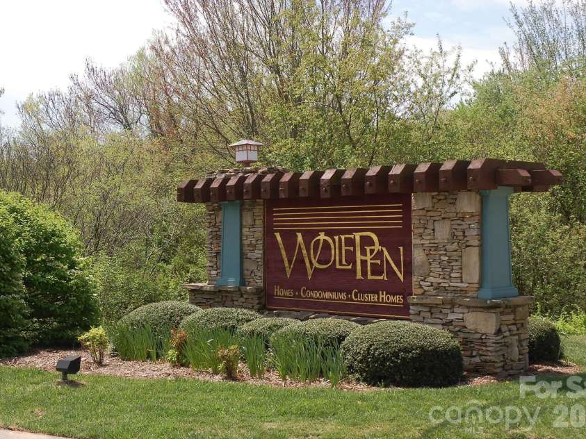 501 Fox Den Court, Hendersonville, NC 28792.  MLS# CAR4361980, YatesRealty ID 12730. Welcome to Wolfpen