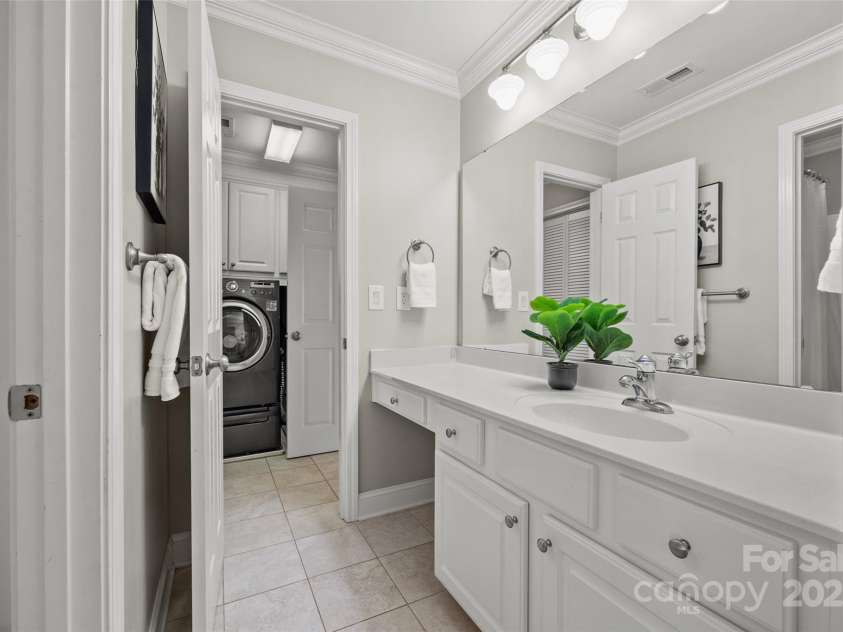 6424 Chadwell Court, Fort Mill, SC 29707.  MLS# CAR4255139, YatesRealty ID 12730. Full Bath attached to Bedroom 5