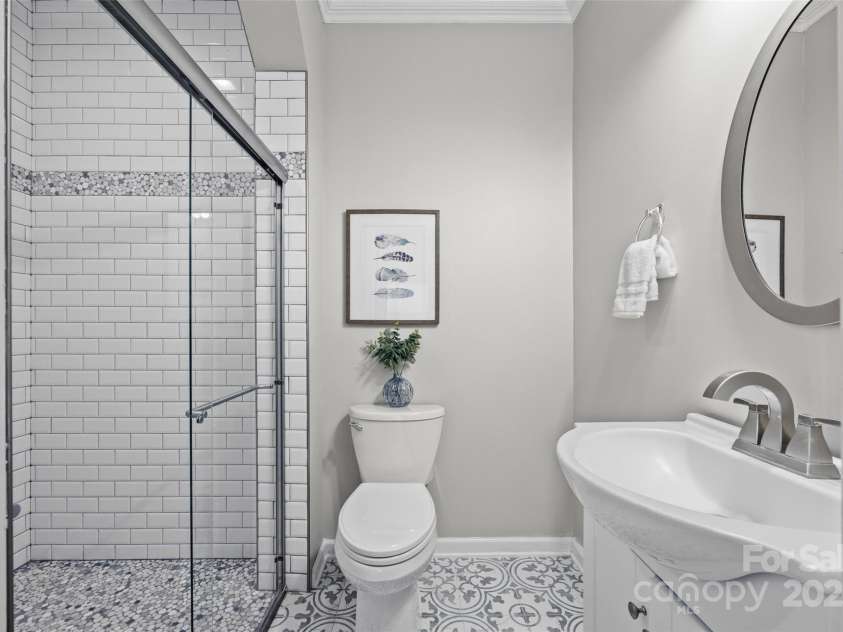 6424 Chadwell Court, Fort Mill, SC 29707.  MLS# CAR4255139, YatesRealty ID 12730. Full Bathroom on Main Level