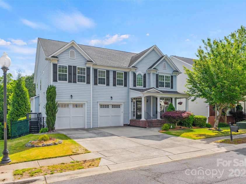 6424 Chadwell Court, Fort Mill, SC 29707.  MLS# CAR4255139, YatesRealty ID 12730. Fully fenced yard easily accessible from the front of the home