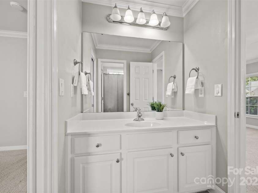 6424 Chadwell Court, Fort Mill, SC 29707.  MLS# CAR4255139, YatesRealty ID 12730. Jack and Jill Bathroom