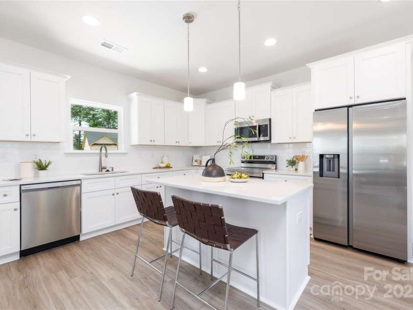1124 Thayer Glen Court, Charlotte, NC 28213.  MLS# CAR4220323, YatesRealty ID 12732. 