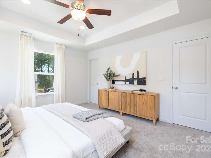 1124 Thayer Glen Court, Charlotte, NC 28213.  MLS# CAR4220323, YatesRealty ID 12732. 