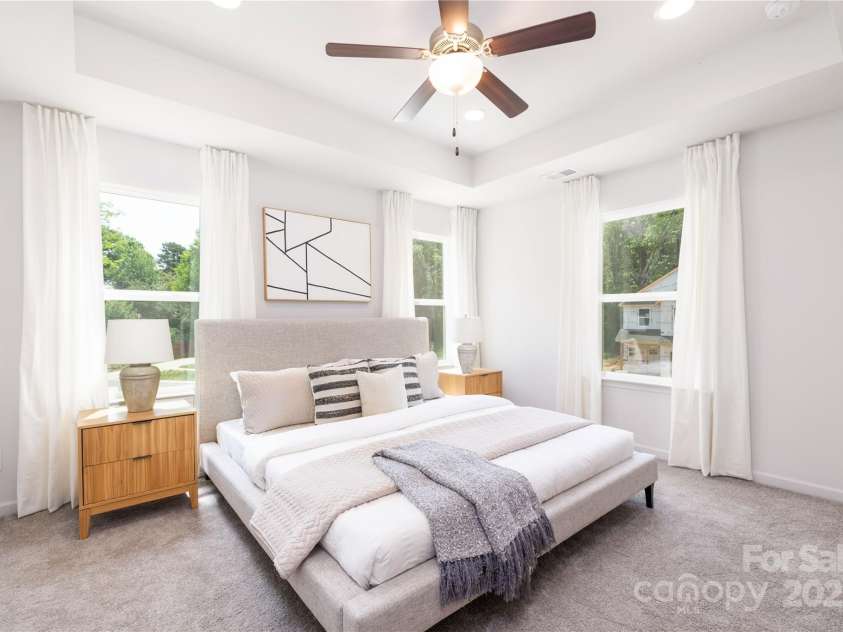 1124 Thayer Glen Court, Charlotte, NC 28213.  MLS# CAR4220323, YatesRealty ID 12732. 