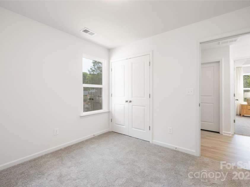 1124 Thayer Glen Court, Charlotte, NC 28213.  MLS# CAR4220323, YatesRealty ID 12732. 