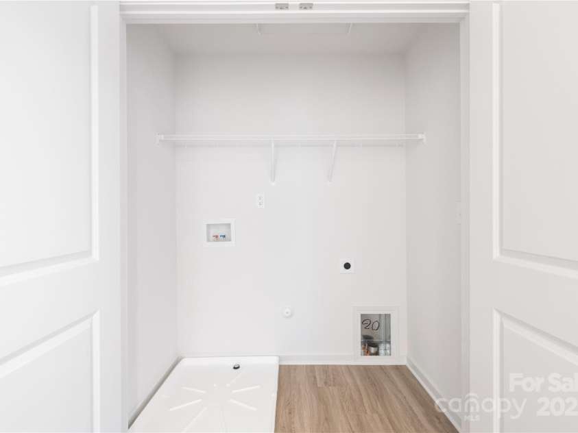 1124 Thayer Glen Court, Charlotte, NC 28213.  MLS# CAR4220323, YatesRealty ID 12732. 