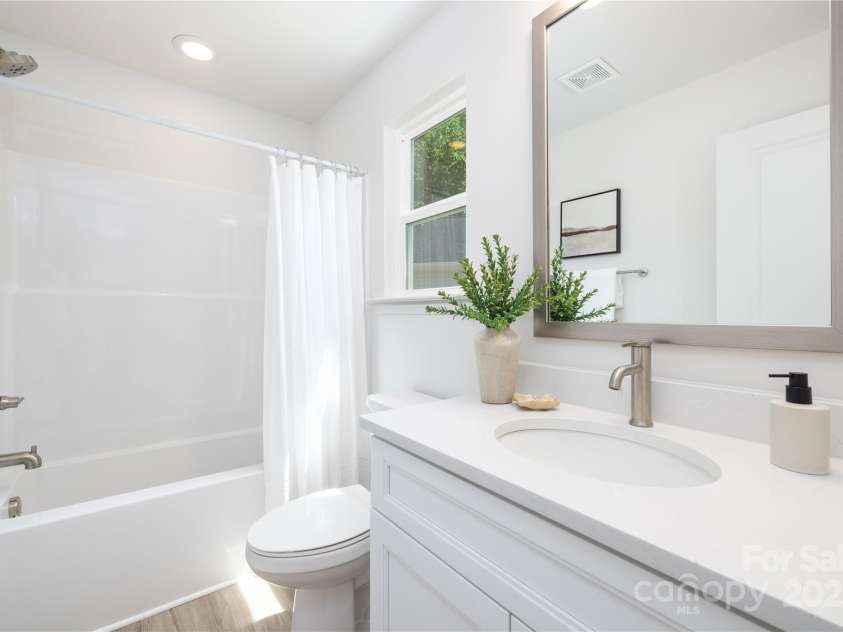 1124 Thayer Glen Court, Charlotte, NC 28213.  MLS# CAR4220323, YatesRealty ID 12732. 