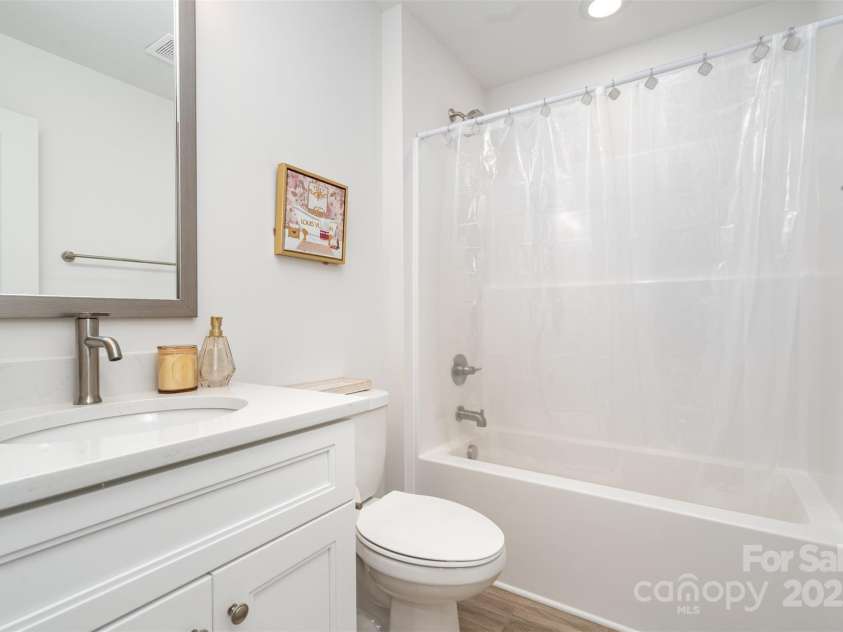 1124 Thayer Glen Court, Charlotte, NC 28213.  MLS# CAR4327725, YatesRealty ID 12732. Bathroom 2