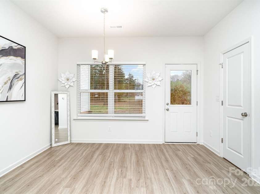 1124 Thayer Glen Court, Charlotte, NC 28213.  MLS# CAR4327725, YatesRealty ID 12732. Dining Room