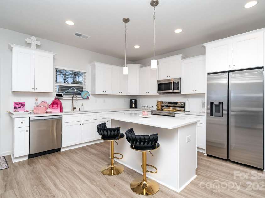 1124 Thayer Glen Court, Charlotte, NC 28213.  MLS# CAR4327725, YatesRealty ID 12732. Kitchen