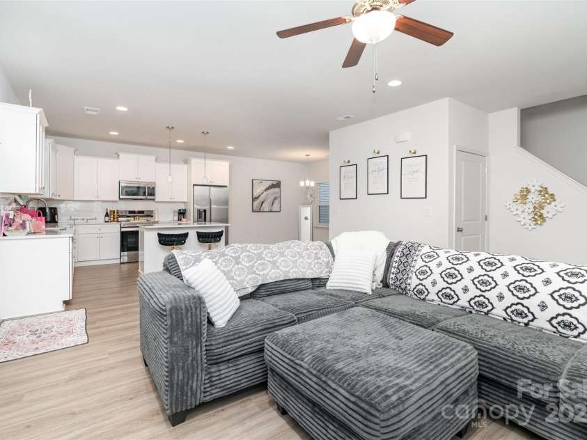 1124 Thayer Glen Court, Charlotte, NC 28213.  MLS# CAR4327725, YatesRealty ID 12732. Living Room into Kitchen