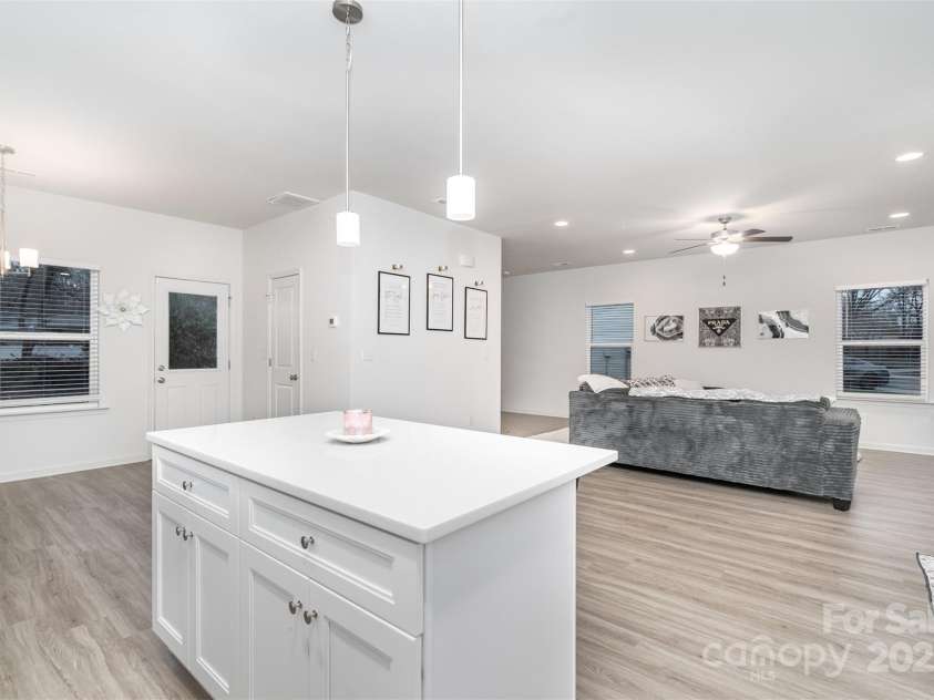 1124 Thayer Glen Court, Charlotte, NC 28213.  MLS# CAR4327725, YatesRealty ID 12732. Open living, dining & kitchen