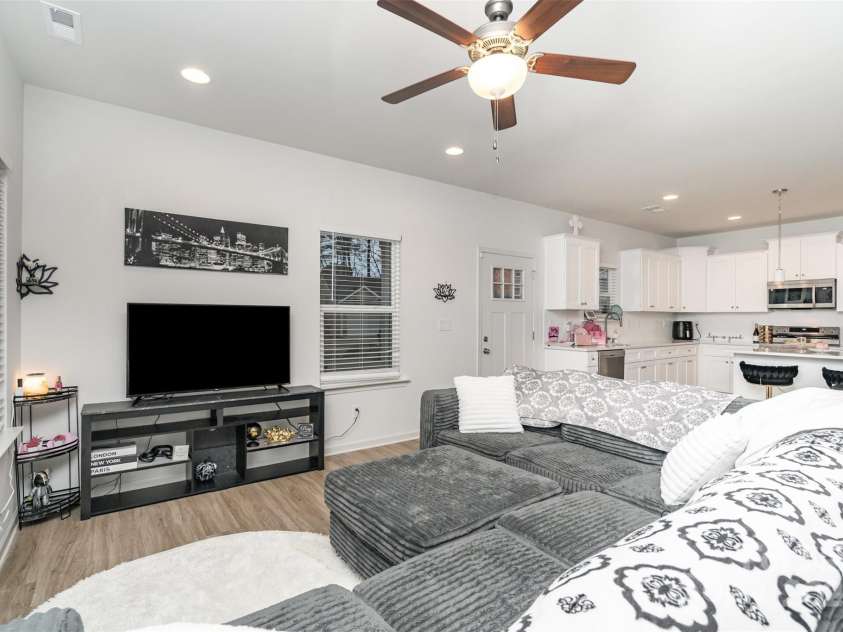 1124 Thayer Glen Court, Charlotte, NC 28213.  MLS# CAR4327725, YatesRealty ID 12732. Open living & Kitchen