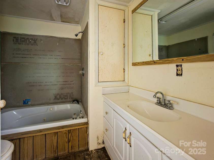 407 Main Street, Forest City, NC 28043.  MLS# CAR4254486, YatesRealty ID 12733. 