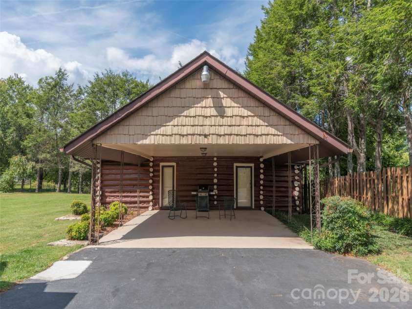 169 Serpentine Avenue, Hot Springs, NC 28743.  MLS# CAR4366060, YatesRealty ID 12734. Cabin