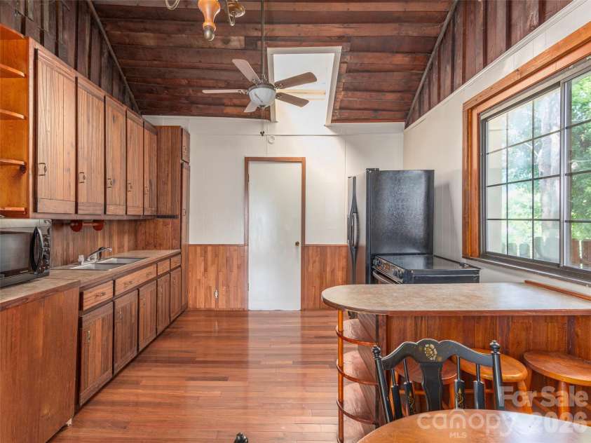 169 Serpentine Avenue, Hot Springs, NC 28743.  MLS# CAR4366060, YatesRealty ID 12734. Cabin Kitchen
