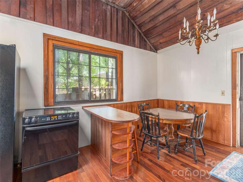 169 Serpentine Avenue, Hot Springs, NC 28743.  MLS# CAR4366060, YatesRealty ID 12734. Cabin Kitchen