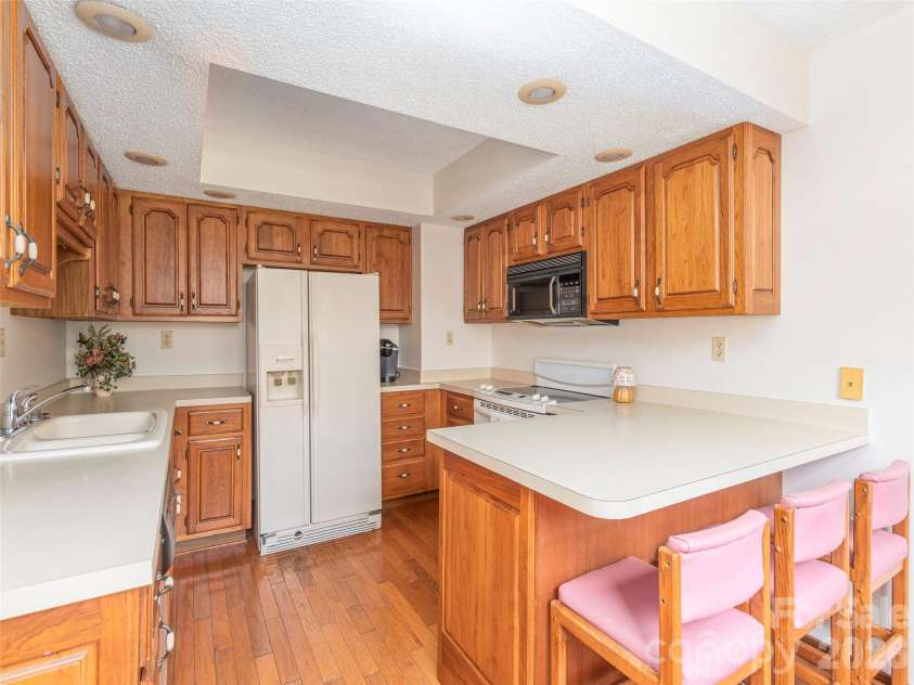 169 Serpentine Avenue, Hot Springs, NC 28743.  MLS# CAR4366060, YatesRealty ID 12734. Kitchen