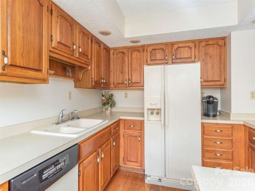 169 Serpentine Avenue, Hot Springs, NC 28743.  MLS# CAR4366060, YatesRealty ID 12734. Kitchen