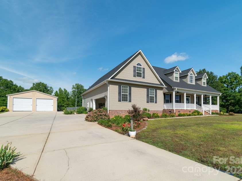 945 Songbird Street, Lancaster, SC 29720.  MLS# CAR4253644, YatesRealty ID 12735. 