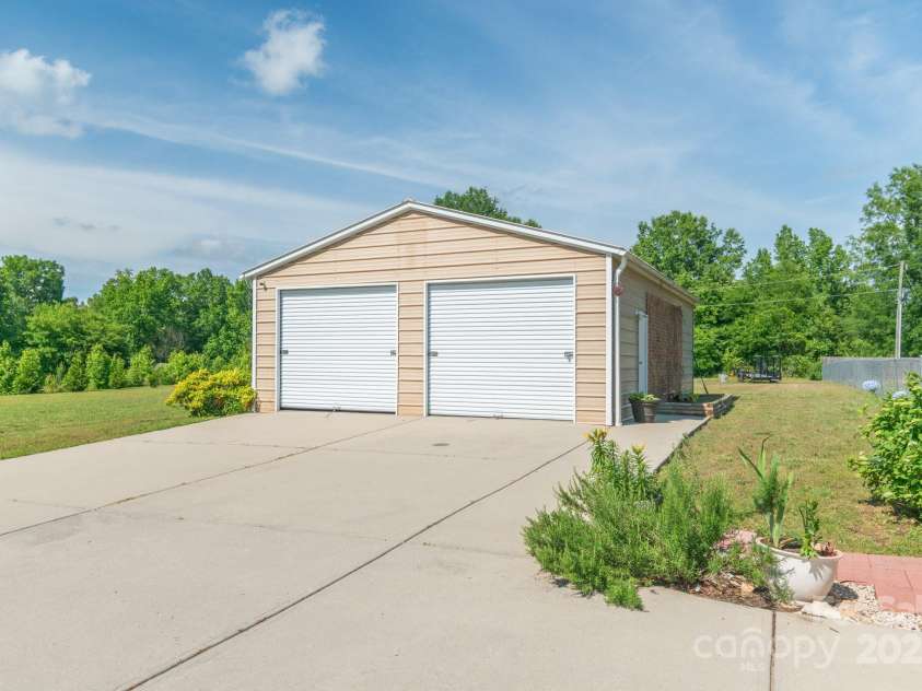 945 Songbird Street, Lancaster, SC 29720.  MLS# CAR4253644, YatesRealty ID 12735. 