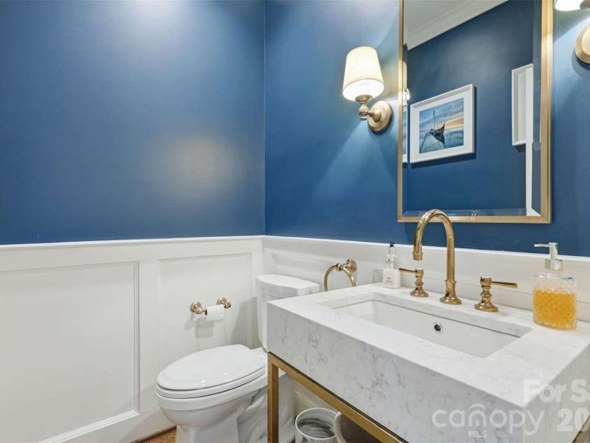 1124 Linganore Place, Charlotte, NC 28203.  MLS# CAR4369053, YatesRealty ID 12737. 1/2 bath