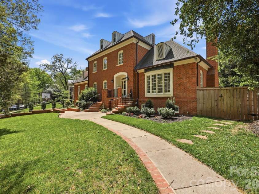 1124 Linganore Place, Charlotte, NC 28203.  MLS# CAR4369053, YatesRealty ID 12737. 