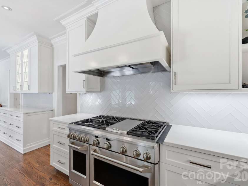 1124 Linganore Place, Charlotte, NC 28203.  MLS# CAR4369053, YatesRealty ID 12737. 