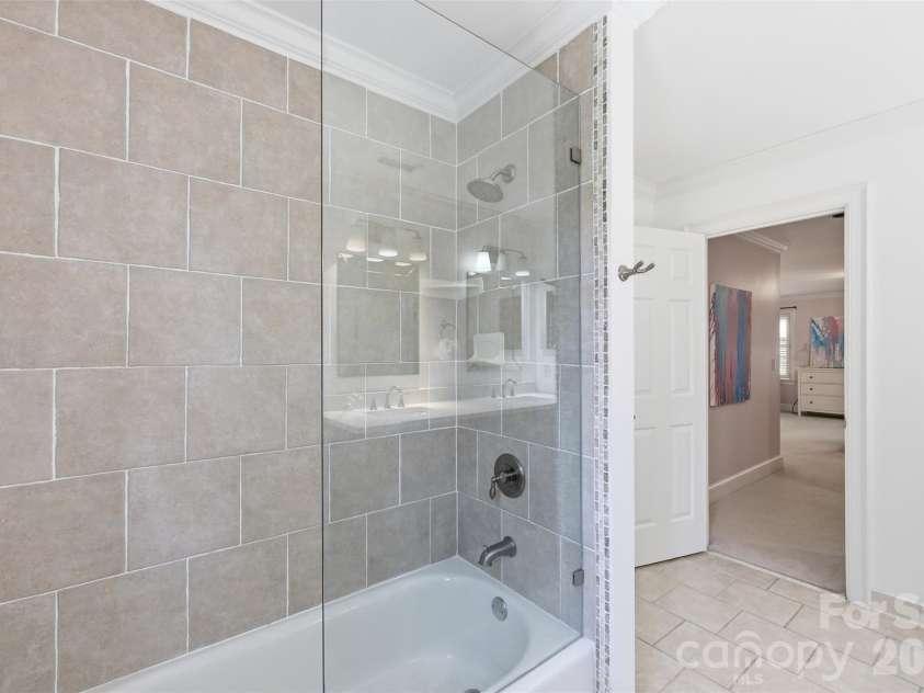 1124 Linganore Place, Charlotte, NC 28203.  MLS# CAR4369053, YatesRealty ID 12737. 