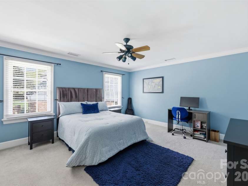 1124 Linganore Place, Charlotte, NC 28203.  MLS# CAR4369053, YatesRealty ID 12737. 