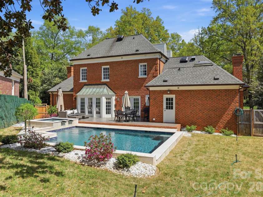 1124 Linganore Place, Charlotte, NC 28203.  MLS# CAR4369053, YatesRealty ID 12737. 