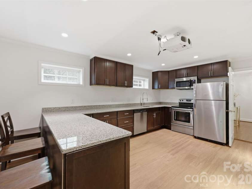 1124 Linganore Place, Charlotte, NC 28203.  MLS# CAR4369053, YatesRealty ID 12737. Full 2nd kitchen