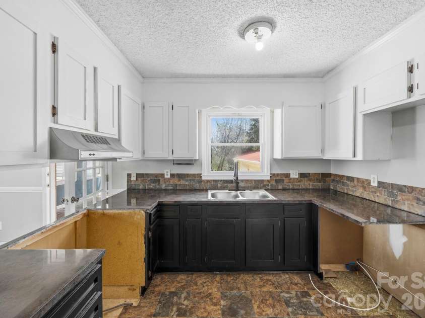 191 Fryling Avenue, Concord, NC 28025.  MLS# CAR4356548, YatesRealty ID 12738. 