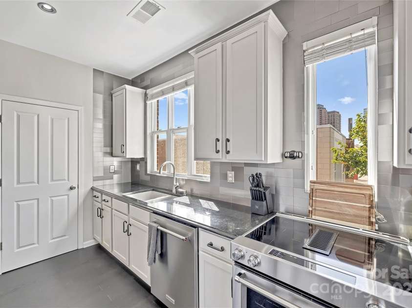 1425 Camden Road, Charlotte, NC 28203.  MLS# CAR4311487, YatesRealty ID 1274. 