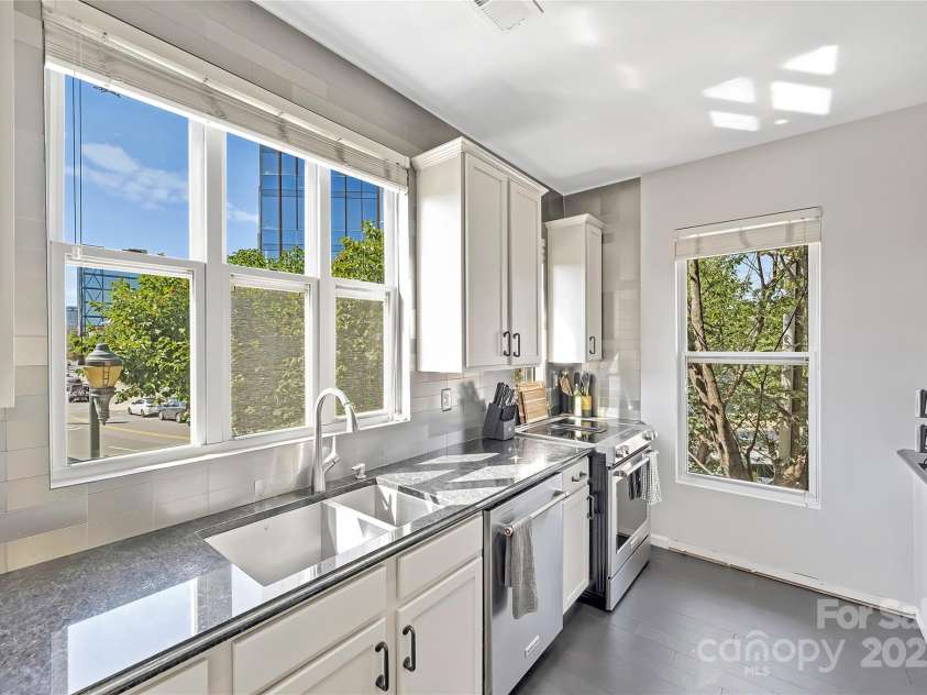 1425 Camden Road, Charlotte, NC 28203.  MLS# CAR4311487, YatesRealty ID 1274. 