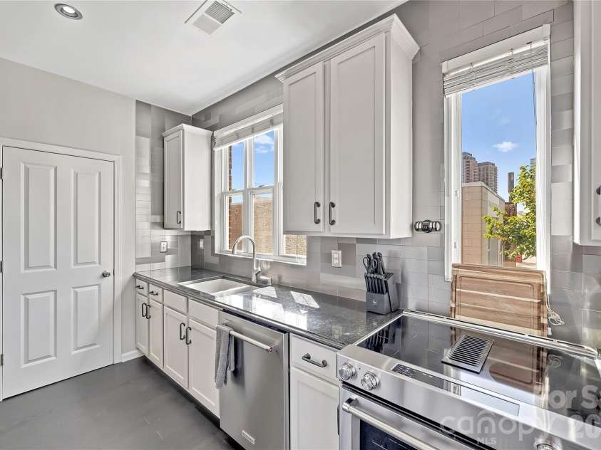 1425 Camden Road, Charlotte, NC 28203.  MLS# CAR4311487, YatesRealty ID 1274. 